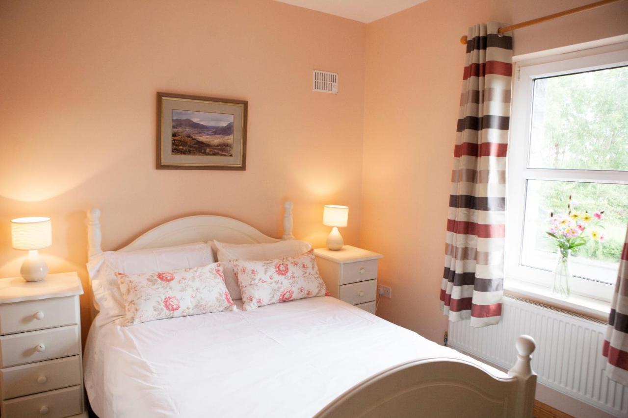 Inviting 4-Bed House In Strokestown Villa Exteriör bild