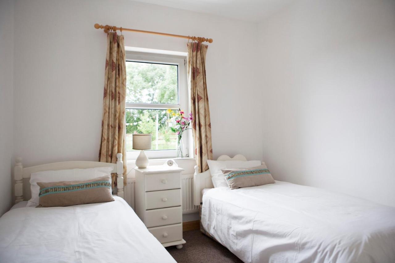 Inviting 4-Bed House In Strokestown Villa Exteriör bild
